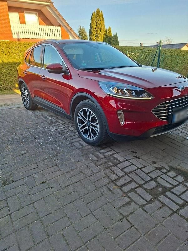 Używany Ford Kuga Titanium 224 KM (164 kW) 2020 Czerwony SUV