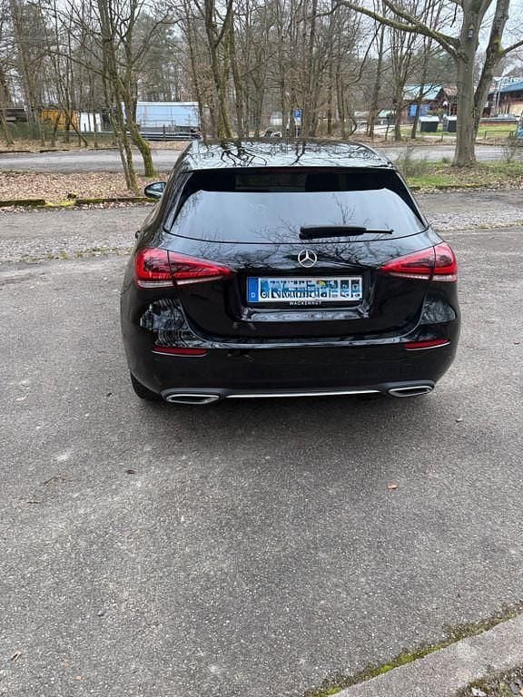 Gebraucht Mercedes A180 Progressive 116 PS (85 kW) 2021 Schwarz Limousine