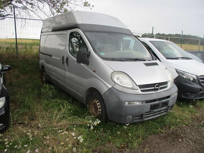 Gebraucht Opel Vivaro 135 PS (99 kW) 2005 Silber Van / Kleinbus
