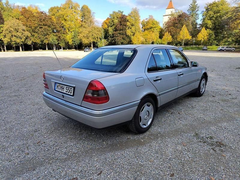 Gebraucht Mercedes C220 Elegance 150 PS (110 kW) 1994 Silber Limousine