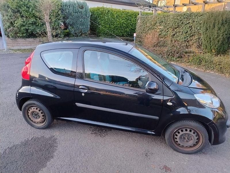 Gebraucht Peugeot 107 68 PS (50 kW) 2009 Schwarz Kleinwagen