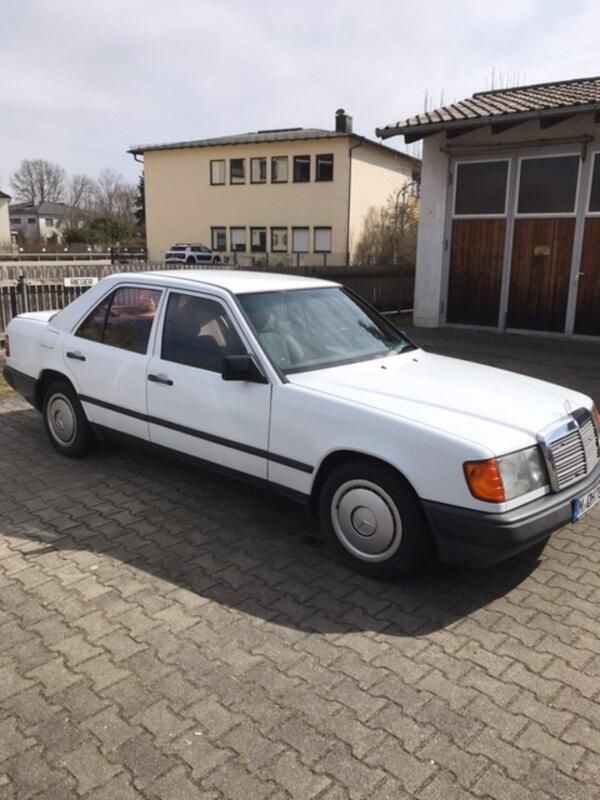 Weiß Gebraucht 1987 Mercedes 200 Limousine | 5.800 € - Bild 1/4
