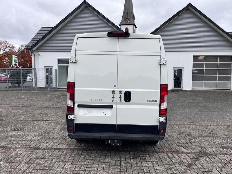 Gebraucht Peugeot Boxer 131 PS (96 kW) 2018 Weiß Van
