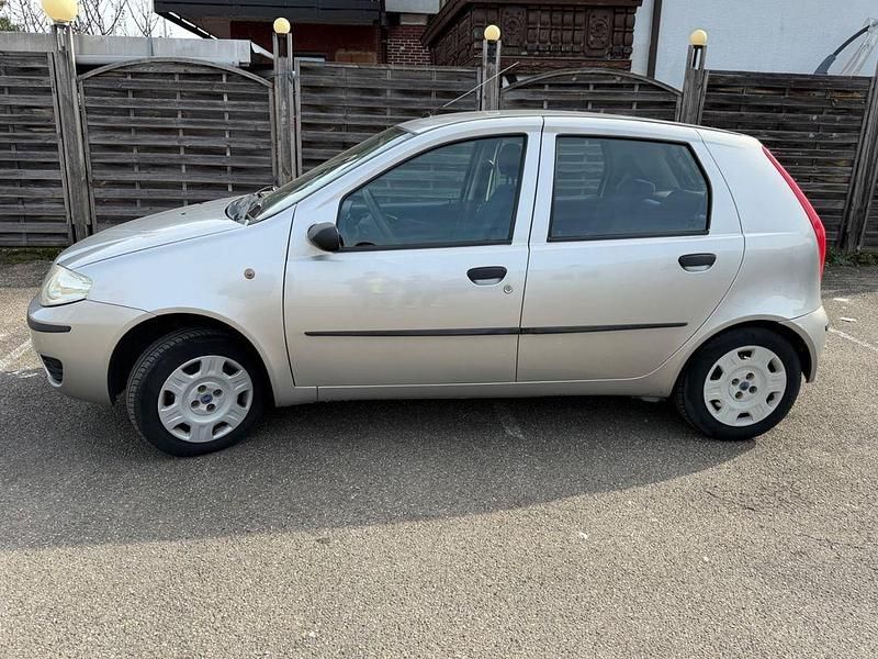 Gebraucht Fiat Punto Dynamic 60 PS (44 kW) 2004 Silber Kleinwagen