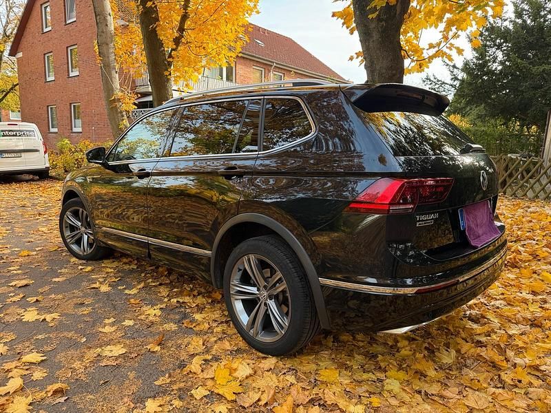 Schwarz Gebraucht 2019 VW Tiguan Allspace R-line SUV | 25.200 € (Fairer Preis) - Bild 1/4