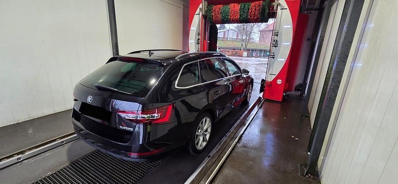 Gebraucht Skoda Superb 150 PS (110 kW) 2016 Schwarz Kombi