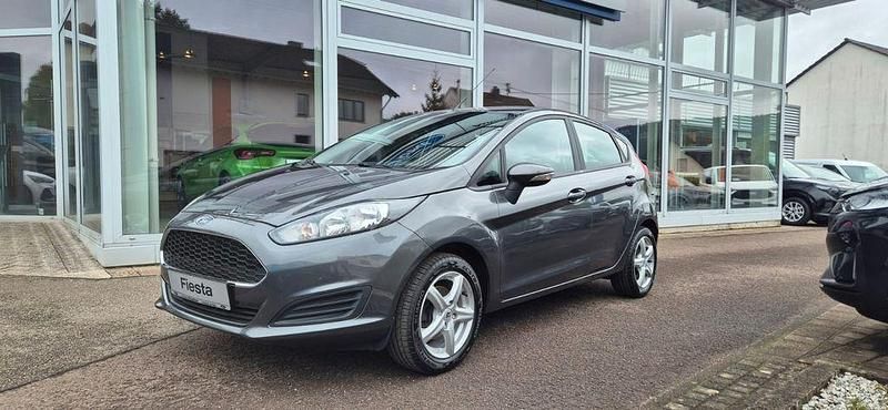Grau Gebraucht 2017 Ford Fiesta Limousine | 9.300 € (Fairer Preis) - Bild 1/4