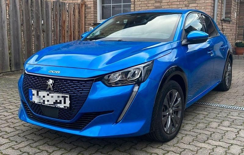 Blau Gebraucht 2021 Peugeot e-208 Allure Kleinwagen | 14.800 € (Guter Preis) - Bild 1/4