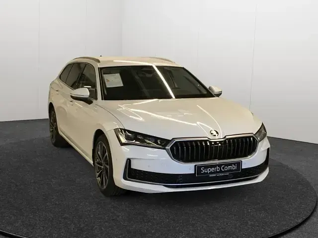 Neu Skoda Superb SportLine 193 PS (141 kW) 2026 Weiss Kombi