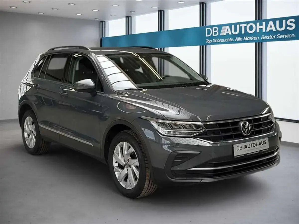 Gebraucht VW Tiguan Life 150 PS (110 kW) 2022 Grau SUV