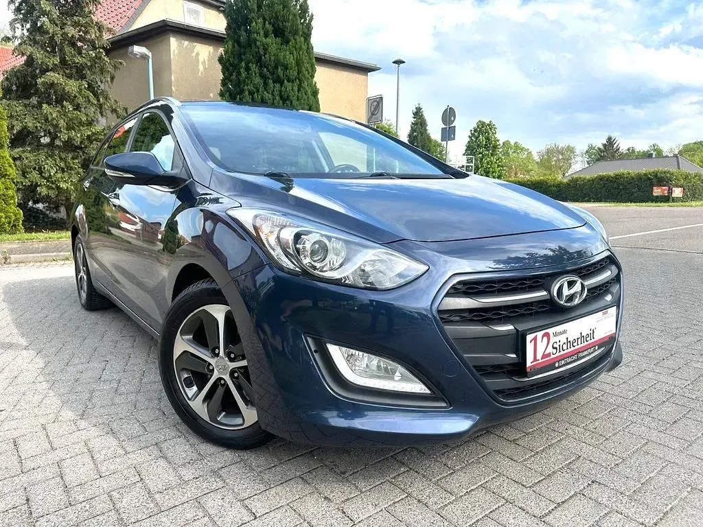 Gebraucht Hyundai i30 Style 110 PS (80 kW) 2016 Stargazing blue / mic Kombi