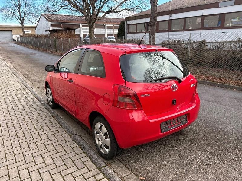 Gebraucht Toyota Yaris Cool 69 PS (50 kW) 2008 Rot Kleinwagen