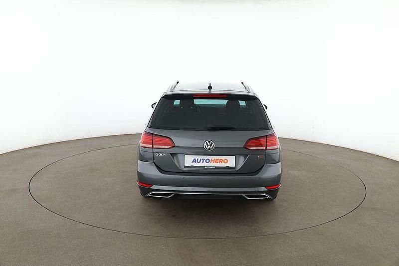 Second-hand VW Golf VII Highline 131 CP (96 kW) 2017 Gri Break