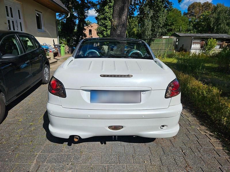Gebraucht Peugeot 206 CC 109 PS (80 kW) 2002 Weiß Cabrio