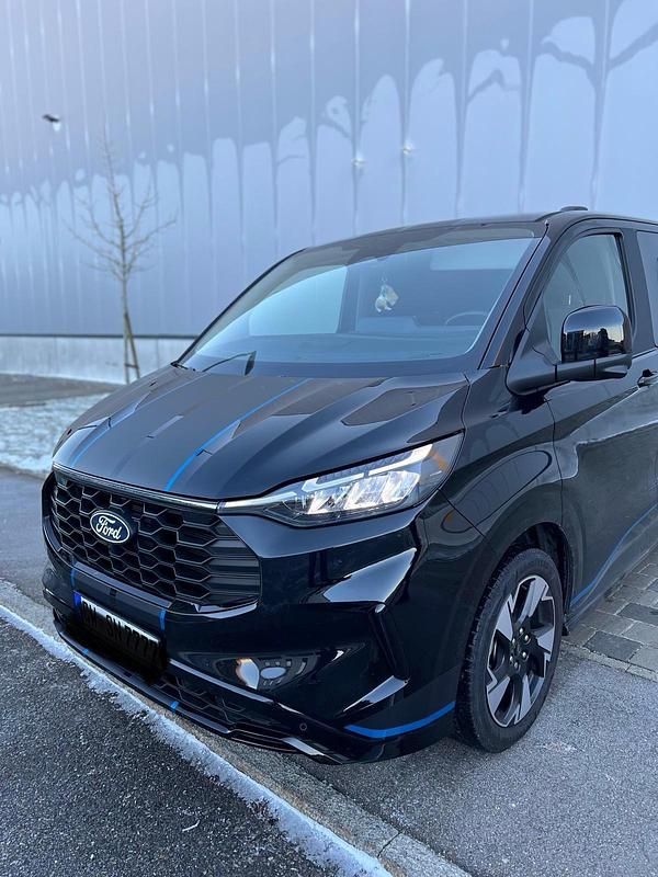 Gebraucht Ford Tourneo Sport 170 PS (125 kW) 2025 Schwarz Van / Kleinbus