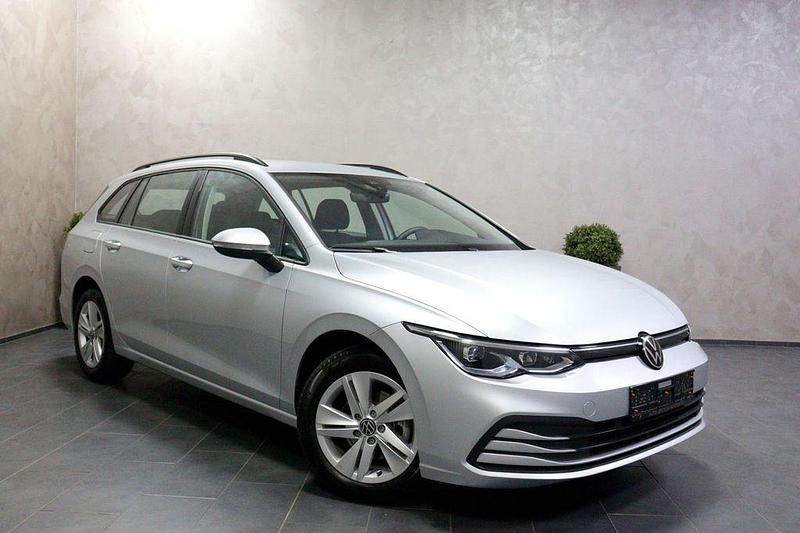 Gebraucht VW Golf VIII Life 131 PS (96 kW) 2023 Reflexsilber metallic (metallic) Kombi