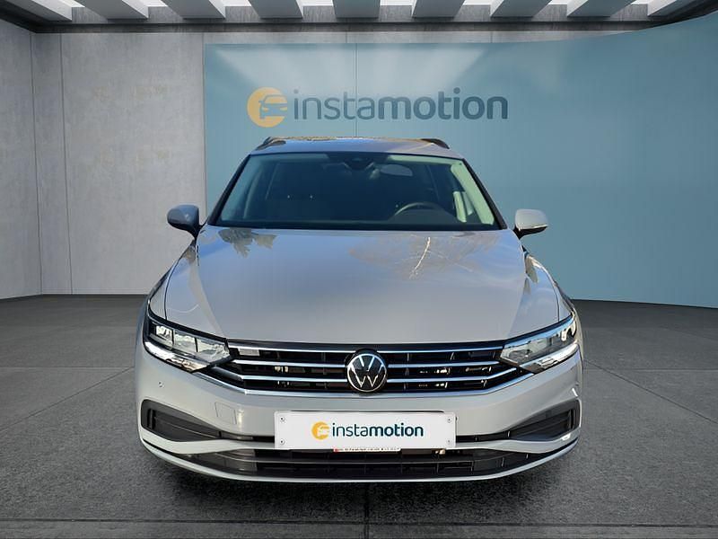 Gebraucht VW Passat 150 PS (110 kW) 2024 Grau Kombi
