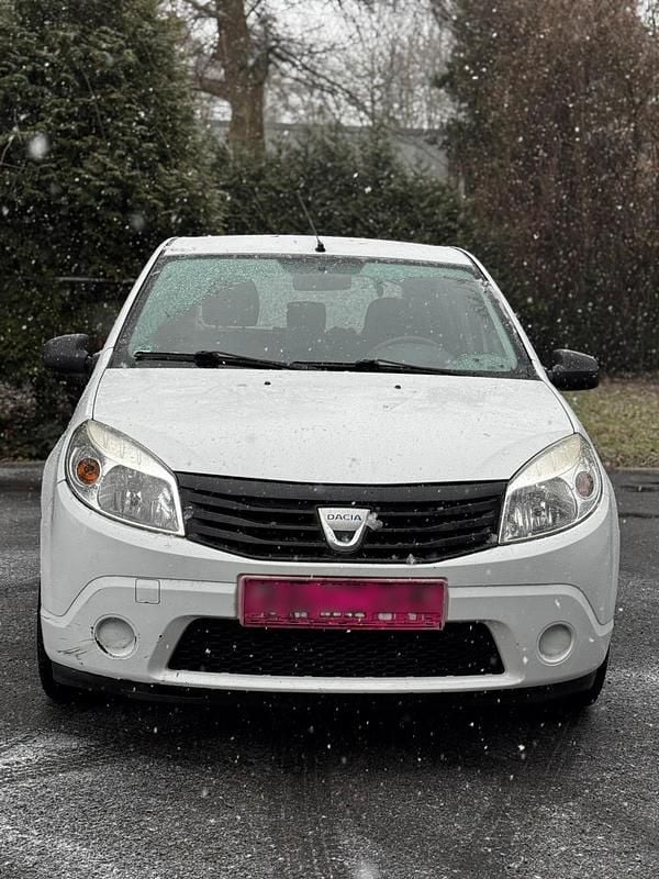Weiß Gebraucht 2009 Dacia Sandero Kleinwagen | 800 € (Guter Preis) - Bild 1/4