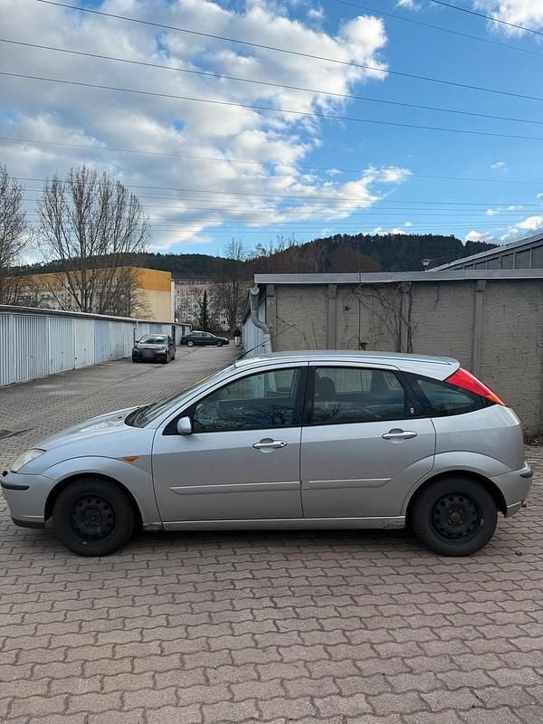 Second-hand Ford Focus 100 CP (73 kW) 2003 Argintiu Berlinǎ