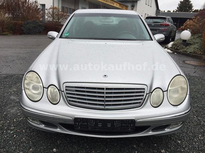 Gebraucht Mercedes E200 Elegance 163 PS (119 kW) 2003 Silber Limousine