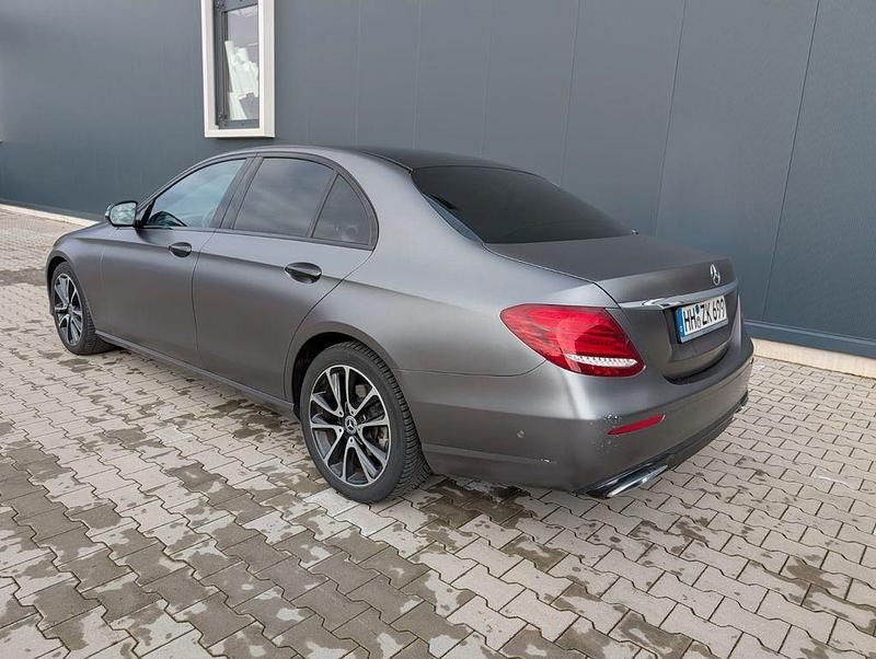 Gebraucht Mercedes E220 Avantgarde 194 PS (142 kW) 2019 Grau Limousine