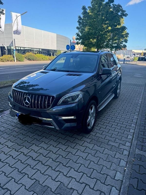 Grau Gebraucht 2012 Mercedes ML350 SUV | 16.900 € - Bild 1/4