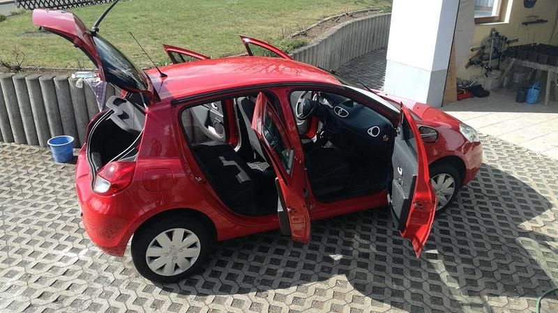 Gebraucht Renault Clio IV 75 PS (55 kW) 2012 Rot Kleinwagen
