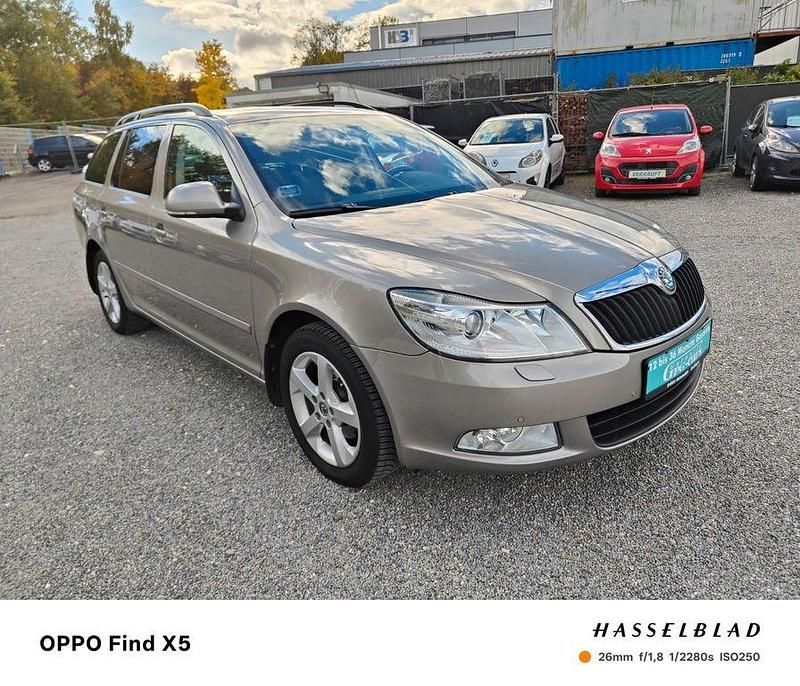 Beige Gebraucht 2012 Skoda Octavia Elegance Limousine | 10.599 € (Teuer) - Bild 1/4