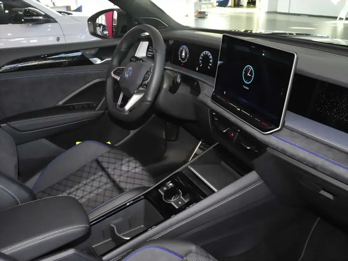 Gebraucht VW Tayron R-line 193 PS (141 kW) 2026 Delfingrau SUV