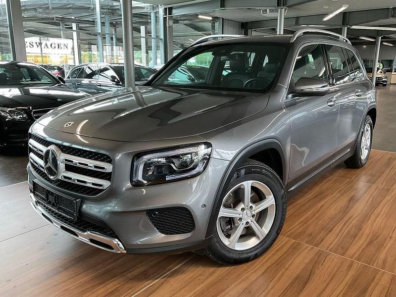 Mountaingrau met. Gebraucht 2023 Mercedes GLB220 Progressive SUV | 37.980 € (Fairer Preis) - Bild 1/4
