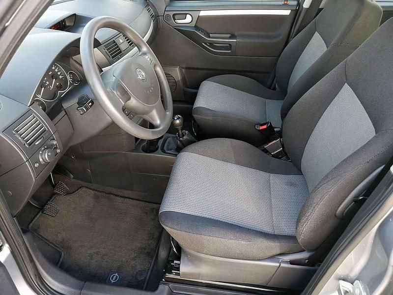 Gebraucht Opel Meriva Cosmo 101 PS (74 kW) 2004 Lichtsilber m2 Van / Kleinbus