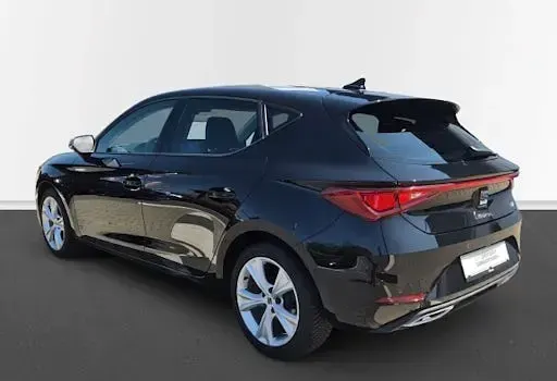 Używany Seat Leon FR 150 KM (110 kW) 2024 Czarny Sedan/Limuzyna