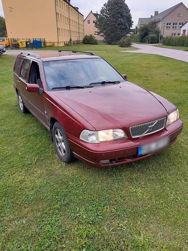 Rot Gebraucht 1999 Volvo V70 Kombi | 2.700 € (Etwas zu teuer) - Bild 1/4
