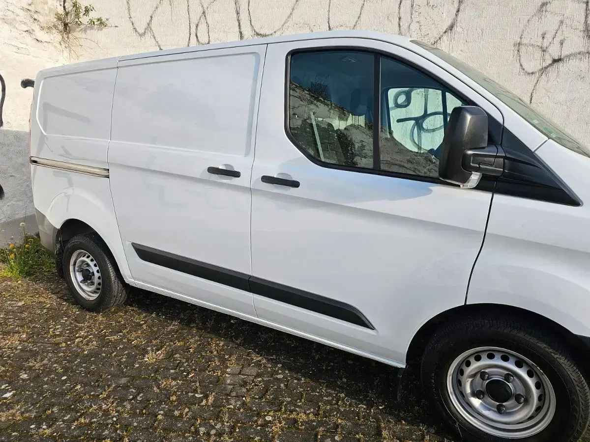Używany Ford Transit Custom 105 KM (77 kW) 2017 Biały Minivan
