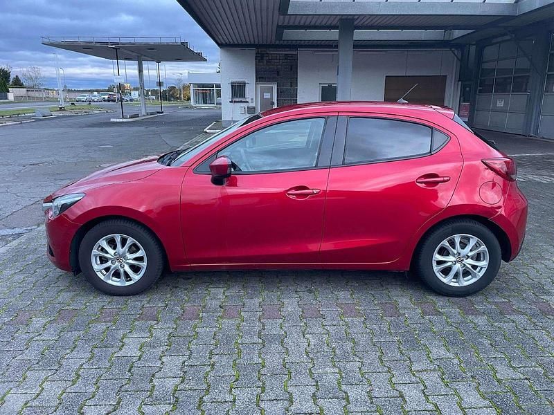 Gebraucht Mazda 2 Exclusive-Line 105 PS (77 kW) 2017 Rot Limousine