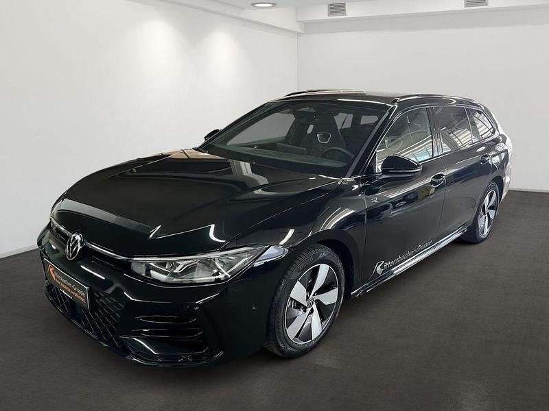 Gebraucht VW Passat R-line 150 PS (110 kW) 2026 Grenadillschwarz metallic Kombi