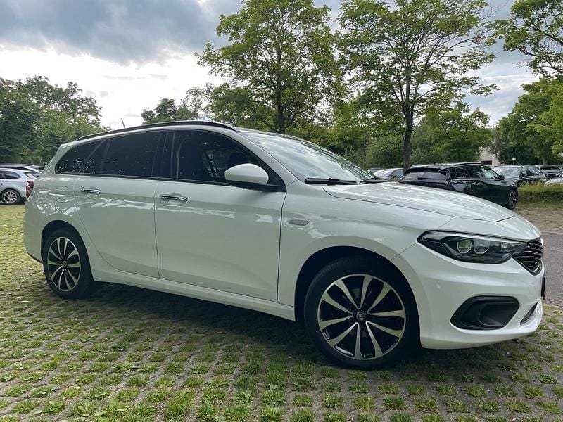 Weiß Gebraucht 2019 Fiat Tipo Lounge Kombi | 12.500 € (Fairer Preis) - Bild 1/4