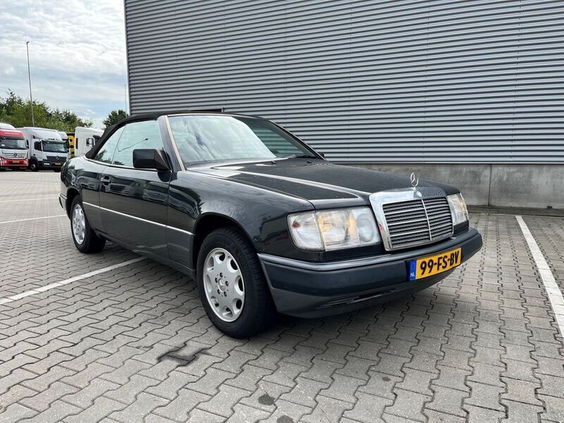 Grau Gebraucht 1993 Mercedes E300 Cabrio | 14.800 € - Bild 1/4