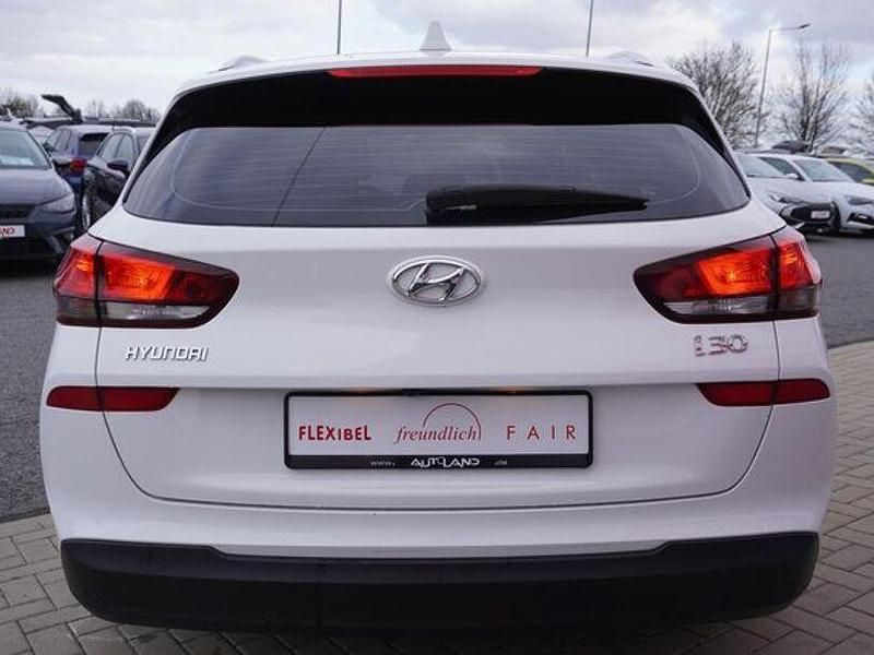 Gebraucht Hyundai i30 Style 140 PS (102 kW) 2019 Weiß Kombi