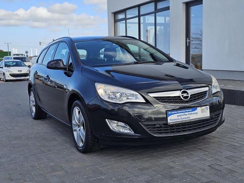 Gebraucht Opel Astra Edition 140 PS (102 kW) 2012 Schwarz Kombi