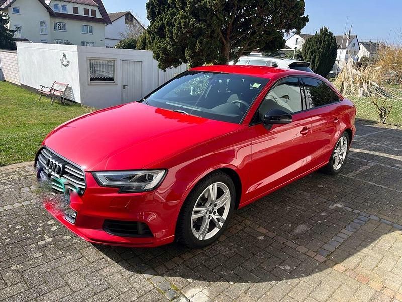 Gebraucht Audi A3 150 PS (110 kW) 2020 Rot Limousine