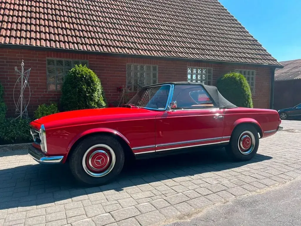 Gebraucht Mercedes 230 150 PS (110 kW) 1967 Rot Cabrio