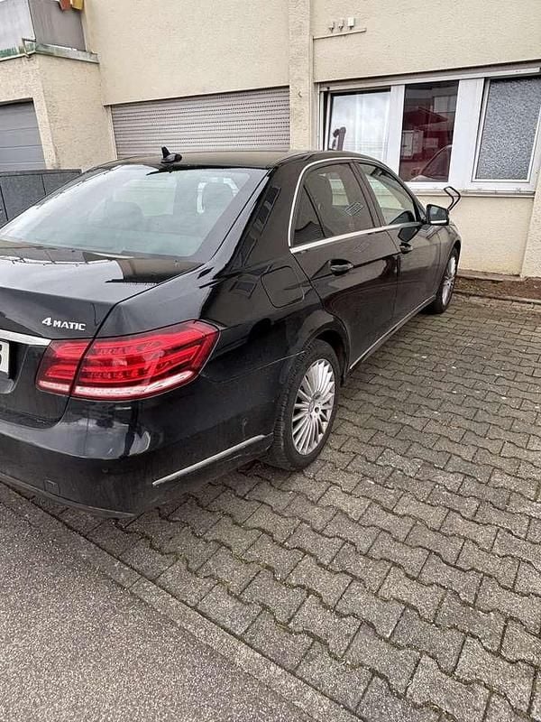Gebraucht Mercedes E250 Elegance 204 PS (150 kW) 2013 Schwarz Limousine