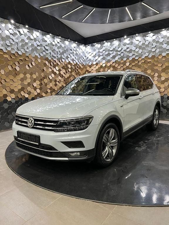 Silber Gebraucht 2018 VW Tiguan Highline SUV | 24.948 € (Fairer Preis) - Bild 1/4