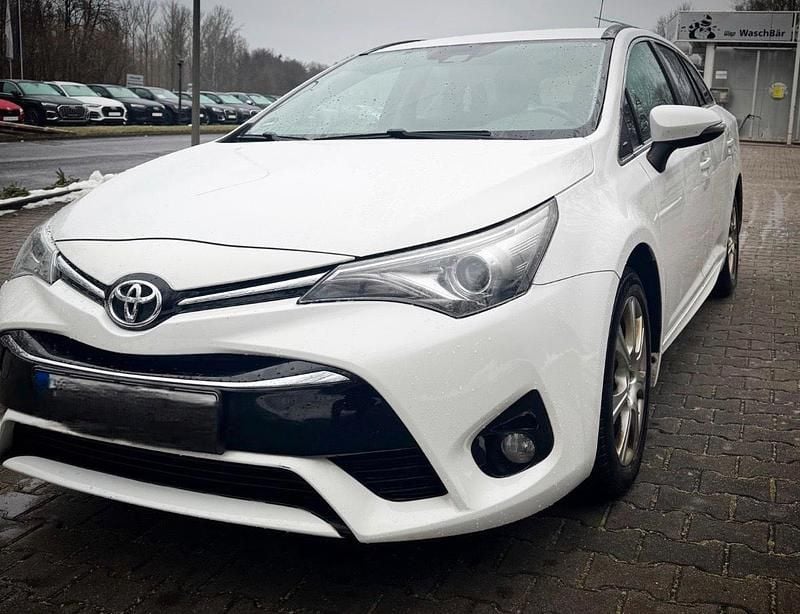 Gebraucht Toyota Avensis Edition-S 142 PS (104 kW) 2016 Weiß Kombi