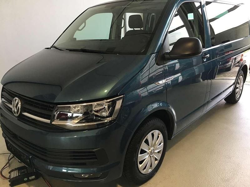 Grün Gebraucht 2018 VW Multivan Van | 36.500 € (Fairer Preis) - Bild 1/4