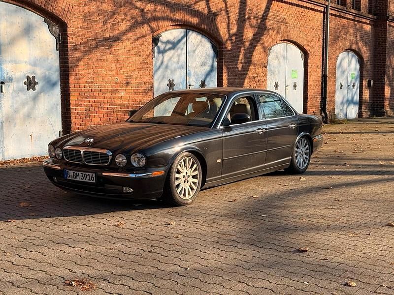 Schwarz Gebraucht 2003 Jaguar XJ8 Classic Limousine | 5.000 € - Bild 1/4