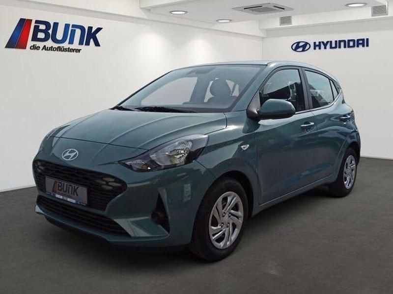 Mangrove green Neu 2025 Hyundai i10 Select Kleinwagen | 17.890 € (Fairer Preis) - Bild 1/4