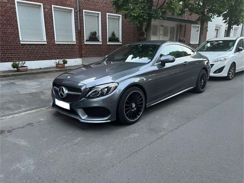 Grau Gebraucht 2016 Mercedes C200 AMG line Coupé | 22.500 € (Guter Preis) - Bild 1/4