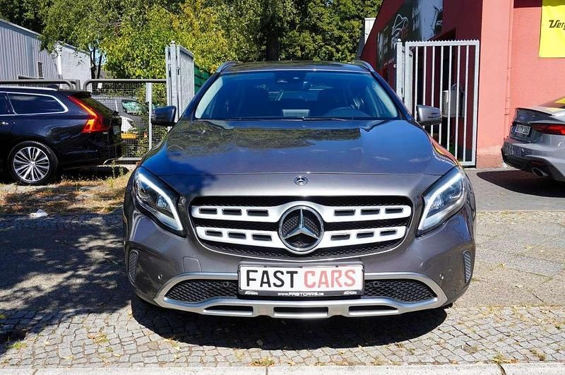 Gebraucht Mercedes GLA250 Progressive 211 PS (155 kW) 2017 Mountaingrau SUV